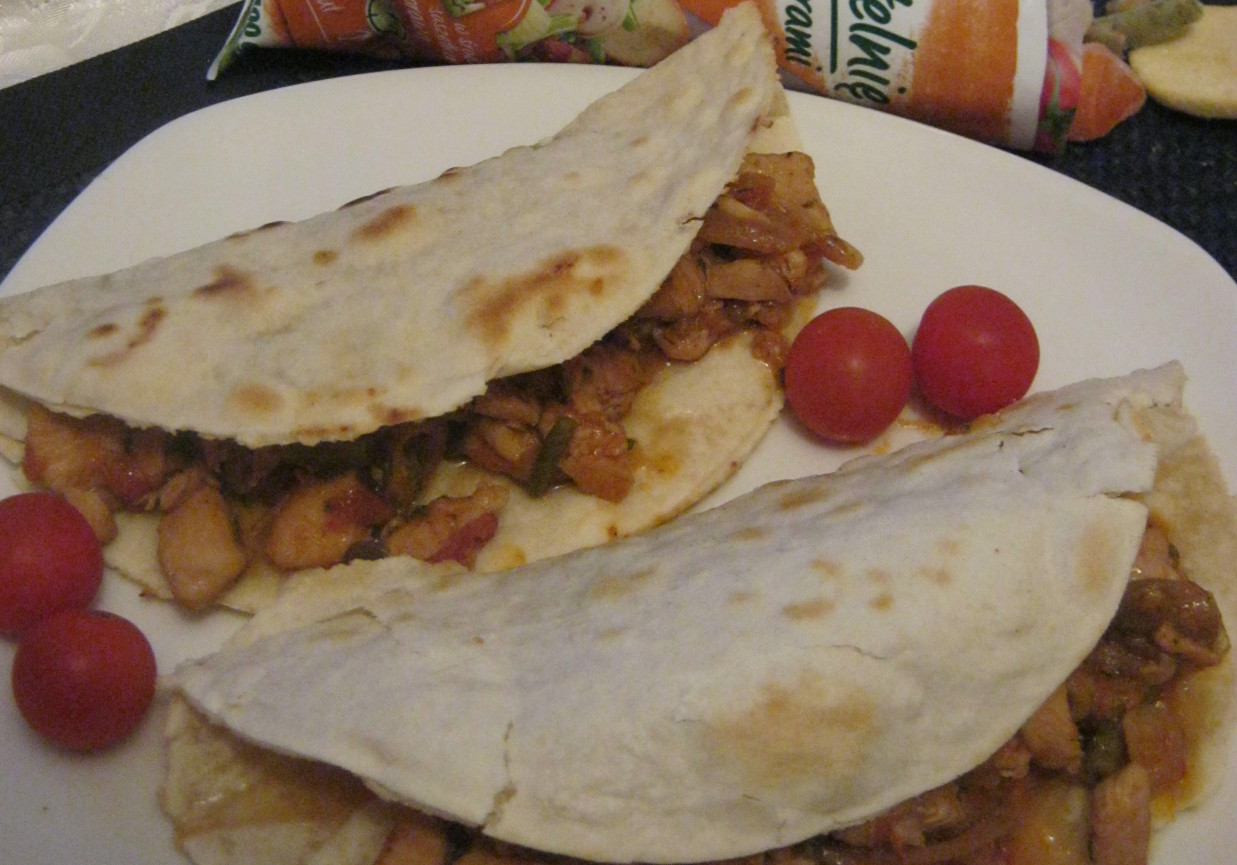 Włoska piada z kurczakiem na ciepło DoradcaSmaku.pl