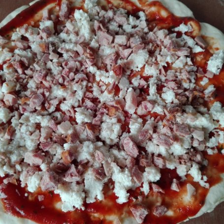 Krok 6 - Włoska pizza z szynką i mozzarellą foto