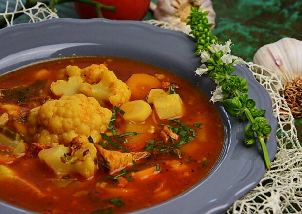 Fotografia przedstawiająca Włoska zupa kalafiorowa