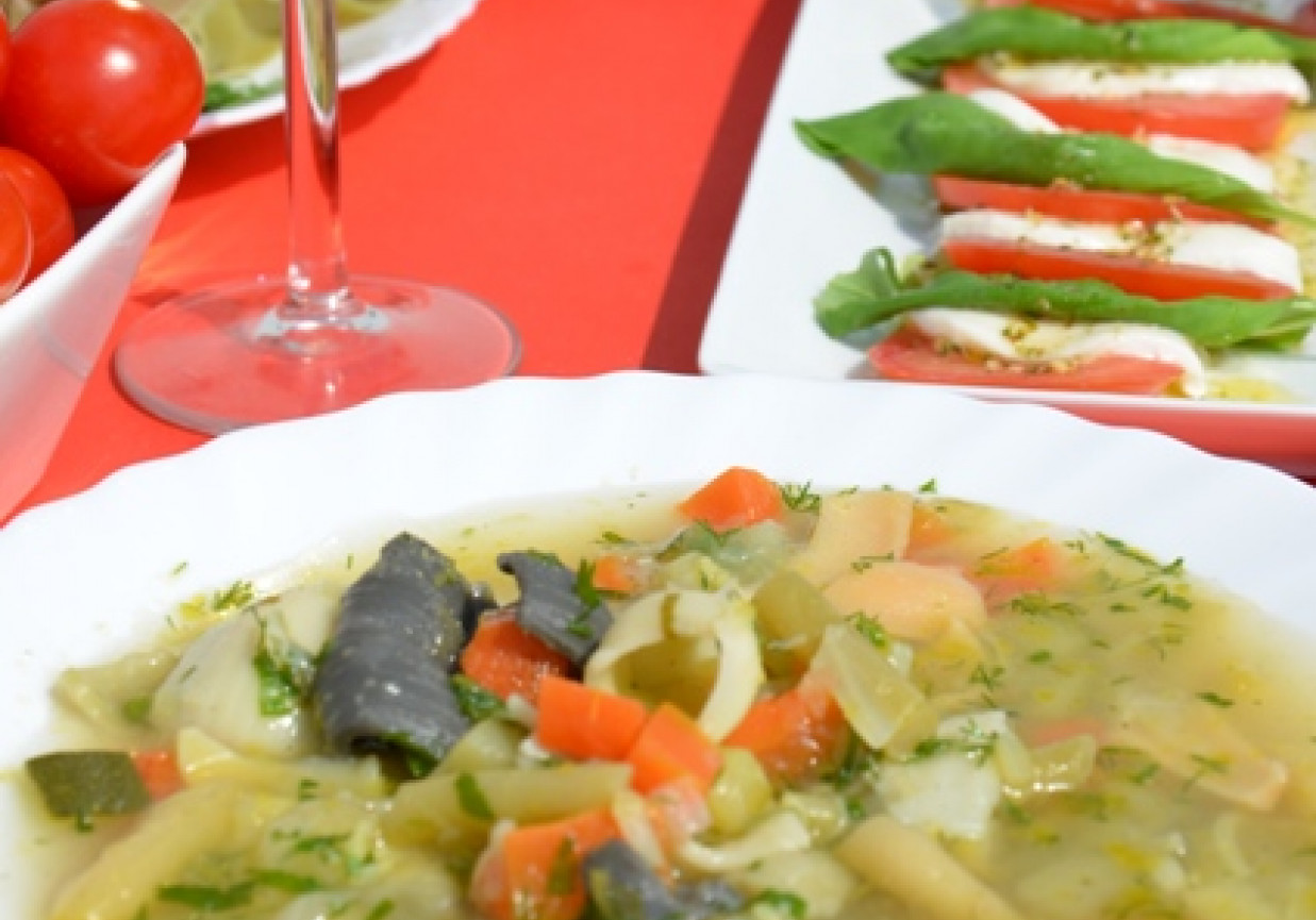 Włoska zupa Minestrone foto