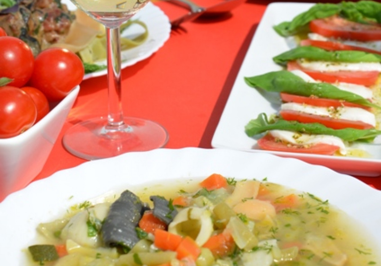Włoska zupa Minestrone foto