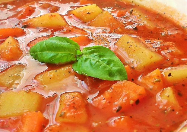 Fotografia przedstawiająca Włoska zupa pomidorowa