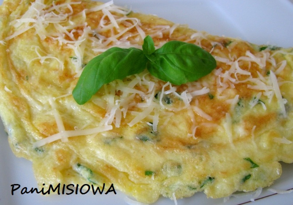 Włoski omlet z bazylią foto