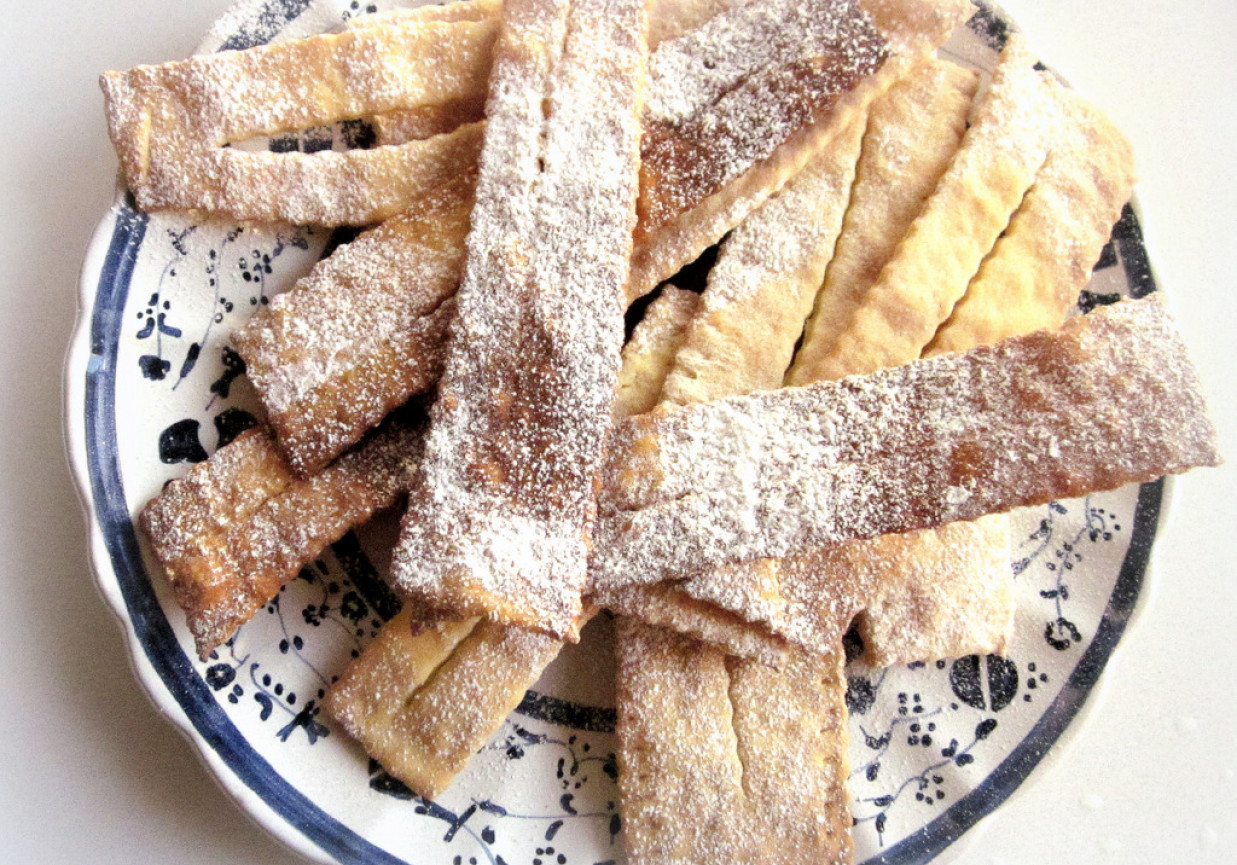 Włoskie faworki pieczone - chiacchiere foto