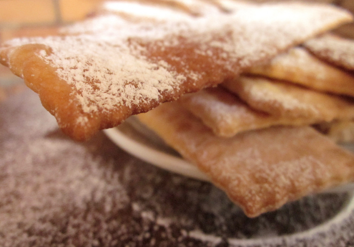 Włoskie faworki pieczone - chiacchiere foto