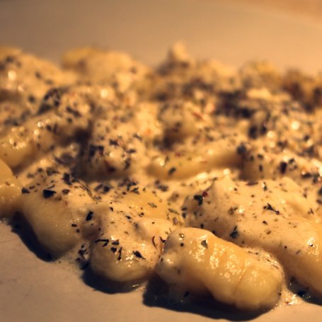 Krok 17 - Włoskie gnocchi z sosem serowym! foto
