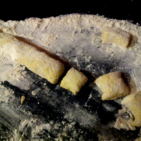 Krok 6 - włoskie kluseczki z pesto, z ricotty i parmezanu foto
