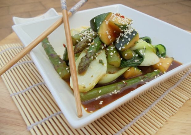 Fotografia przedstawiająca wok fried greens