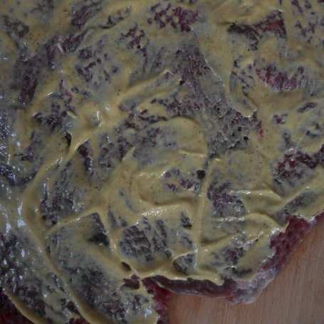 Krok 2 - Wołowa rolada z mozzarellą i pieczoną papryką foto
