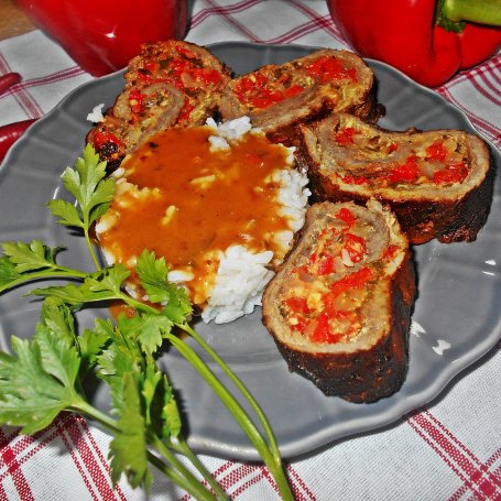 Krok 8 - Wołowa rolada z mozzarellą i pieczoną papryką foto