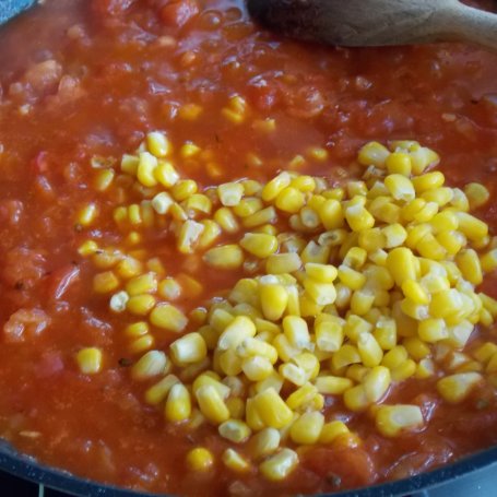 Krok 4 - Wołowe klopsiki w sosie pomidorowym z kukurydzą foto