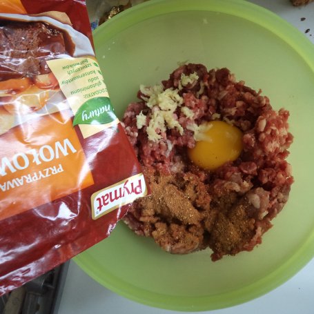Krok 1 - Wołowe kotlety mielone z dodatkiem marchewki-panierowane w pestkach dyni :) foto