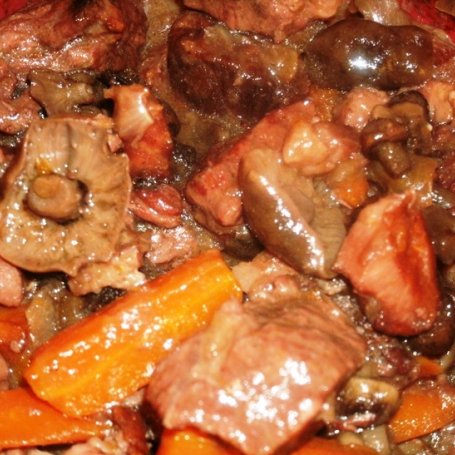 Krok 4 - wołowina po burgundzku z leśnymi grzybami foto