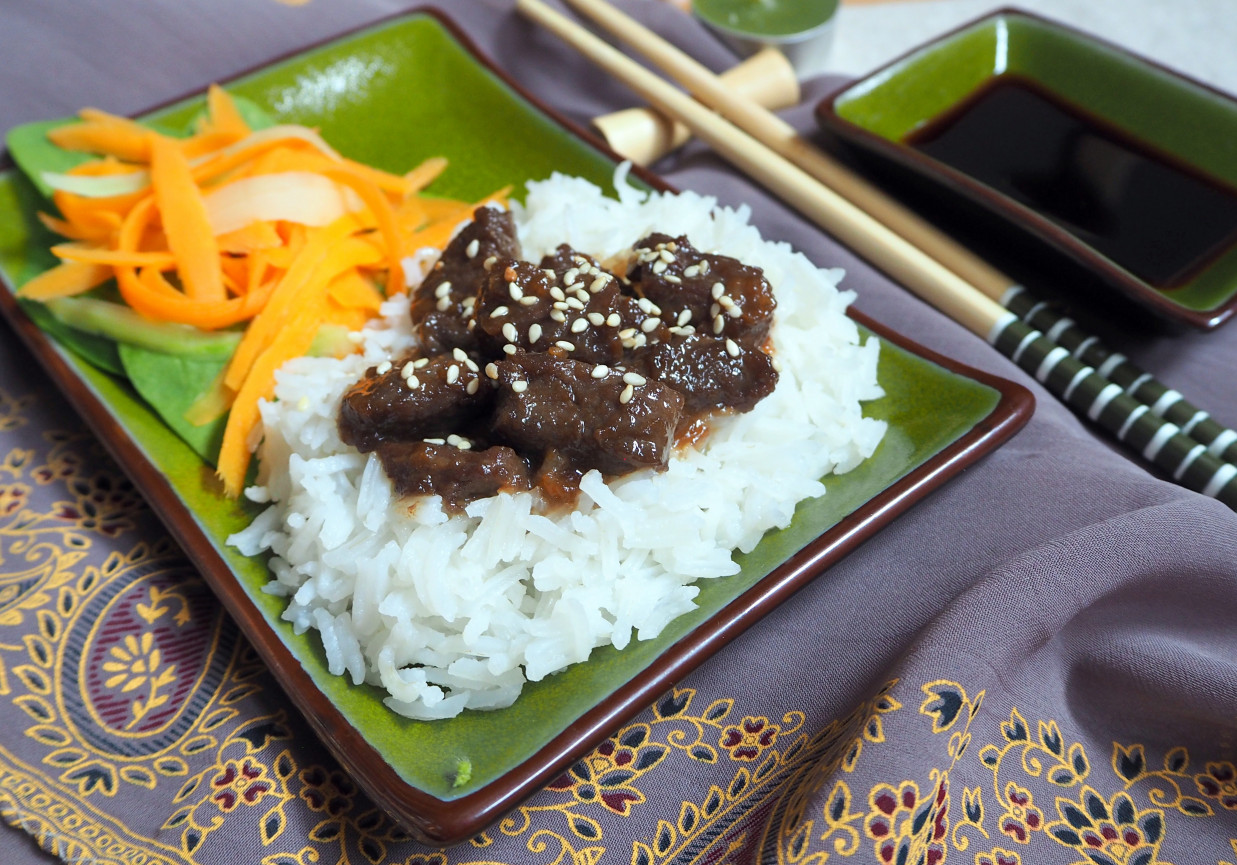 Wołowina po japońsku z ryżem foto