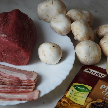 Krok 1 - Wołowina w pieczarkach i cieście francuskim foto