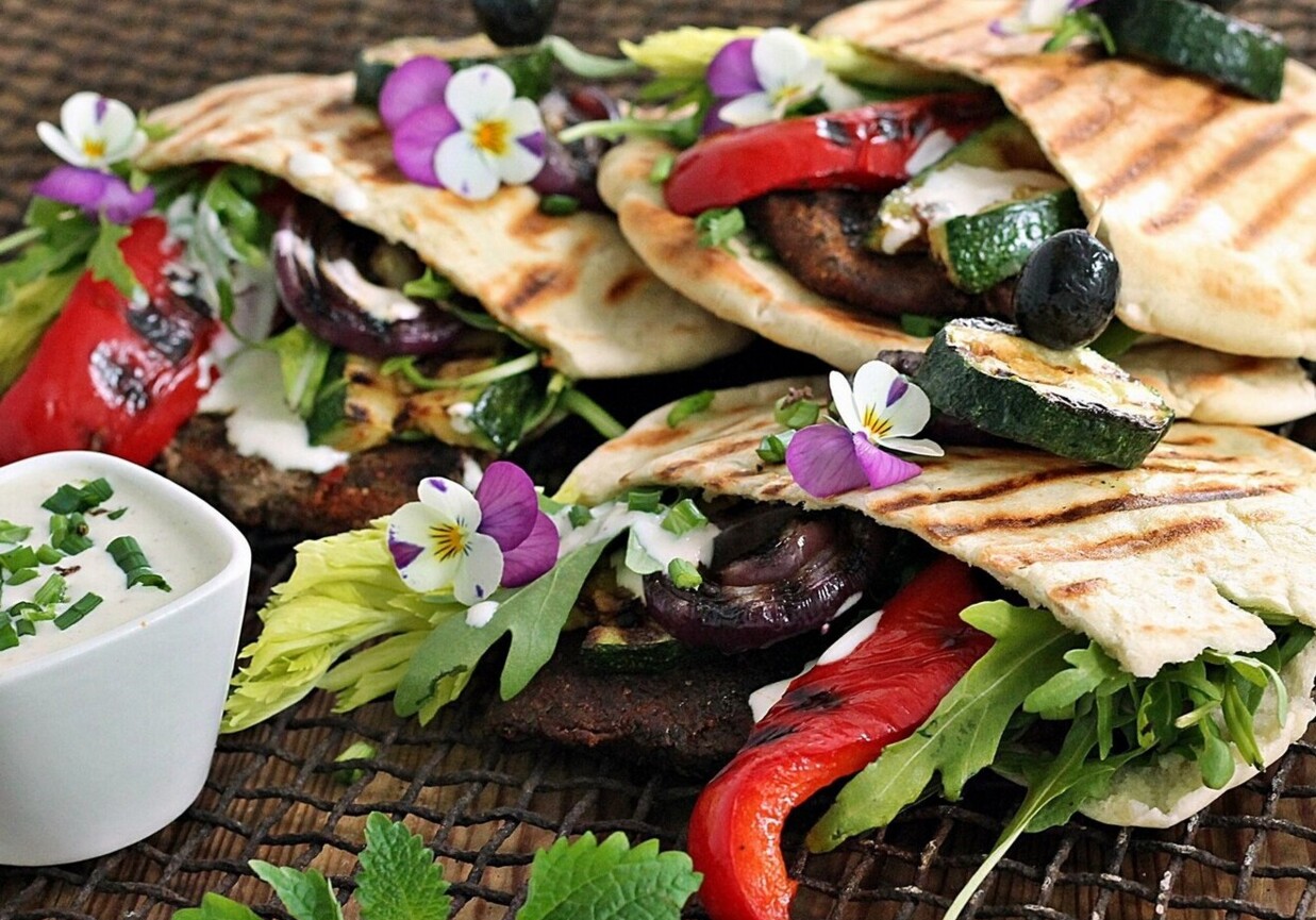 Wołowina z pitą z grilla foto