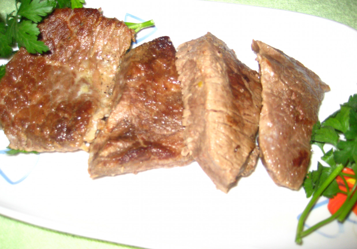 Wołowina z rosołu w sosie koperkowym. foto