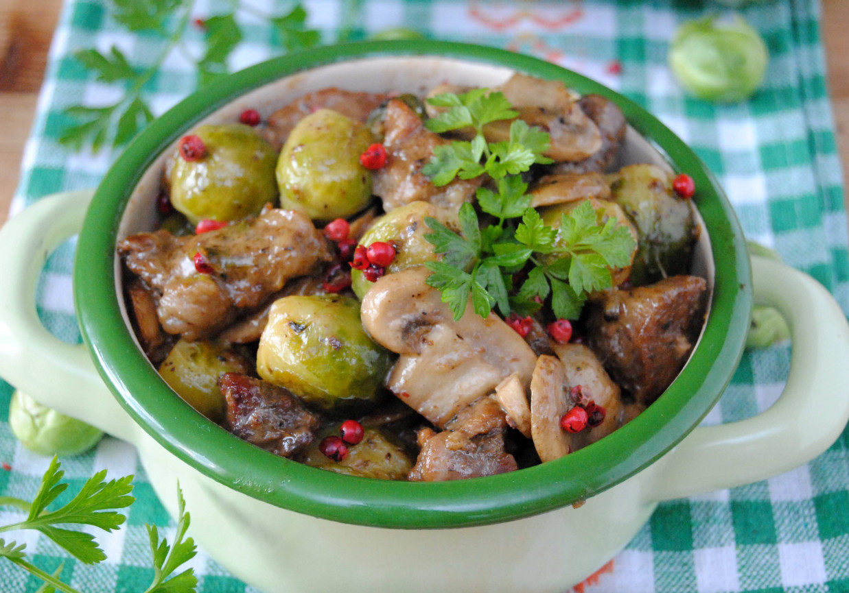 Wołowy gulasz z brukselką foto