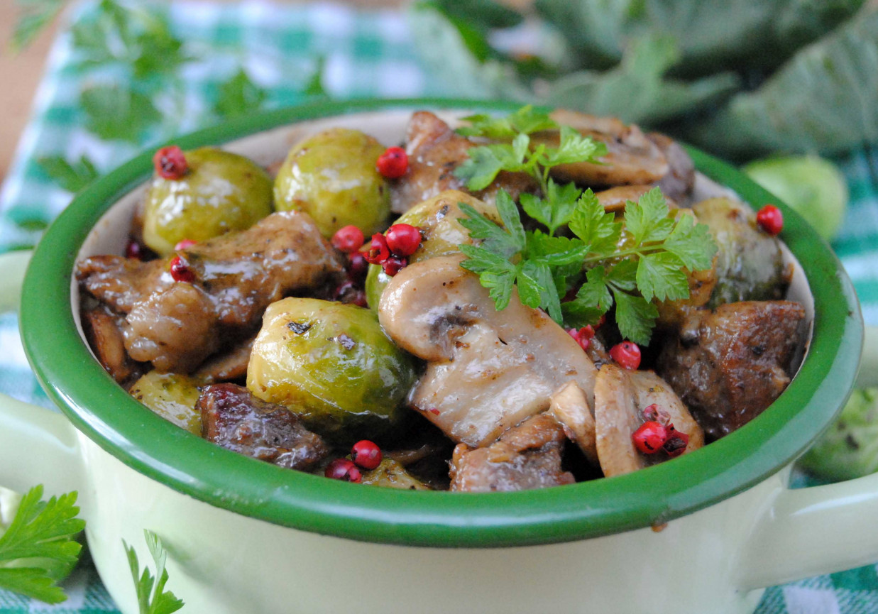 Wołowy gulasz z brukselką foto