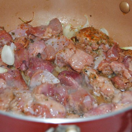 Krok 3 - Wołowy gulasz z brukselką foto