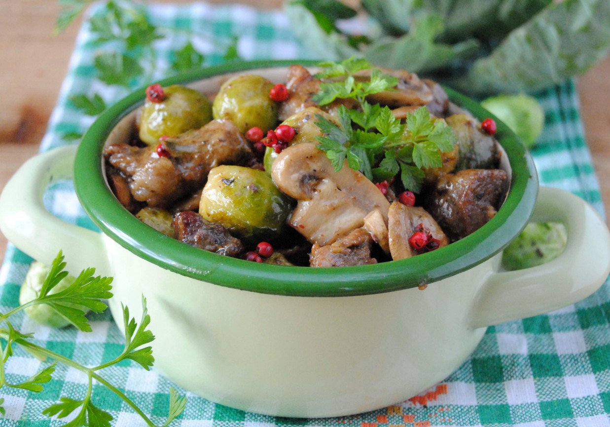 Wołowy gulasz z brukselką foto