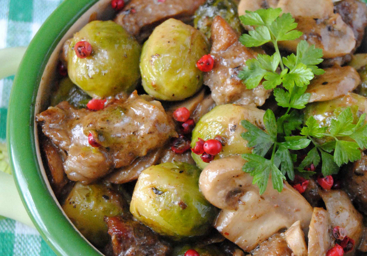 Wołowy gulasz z brukselką foto