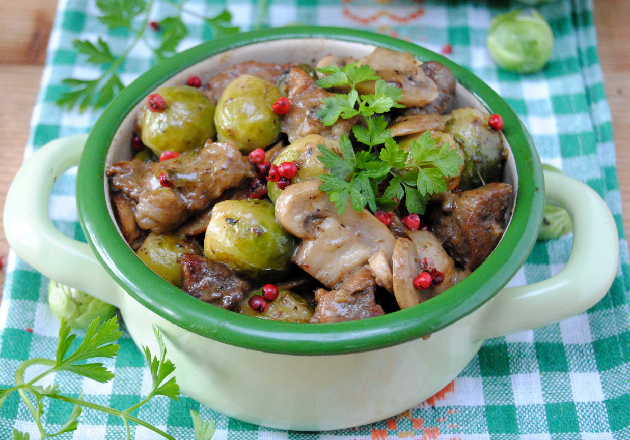 Wołowy gulasz z brukselką foto