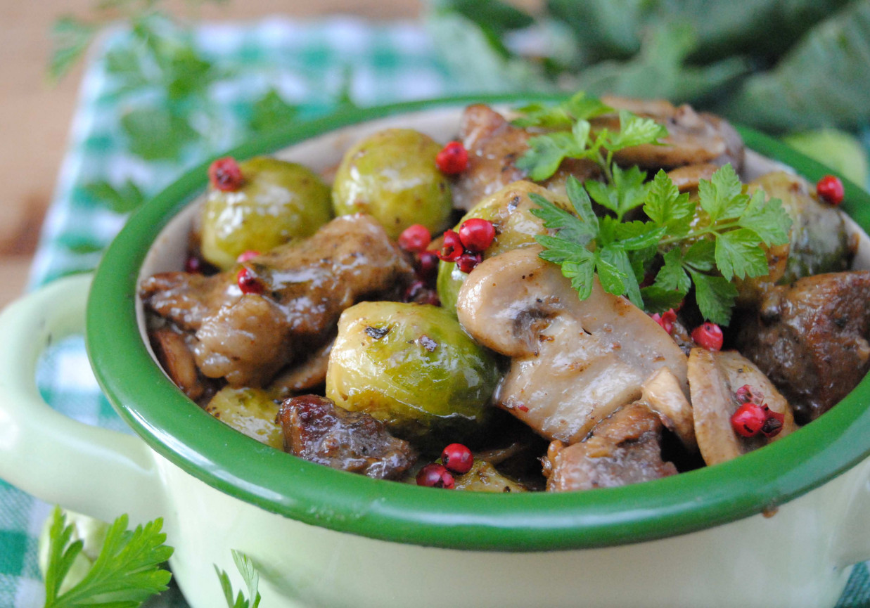 Wołowy gulasz z brukselką foto