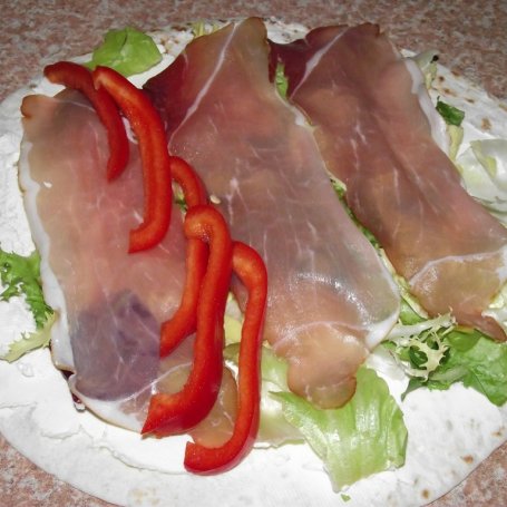 Krok 3 - Wraps na jeden kęs z warzywami i szynką foto