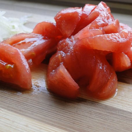 Krok 6 - Wrapsy z duszoną wieprzowiną, warzywami i sosem czosnkowym foto