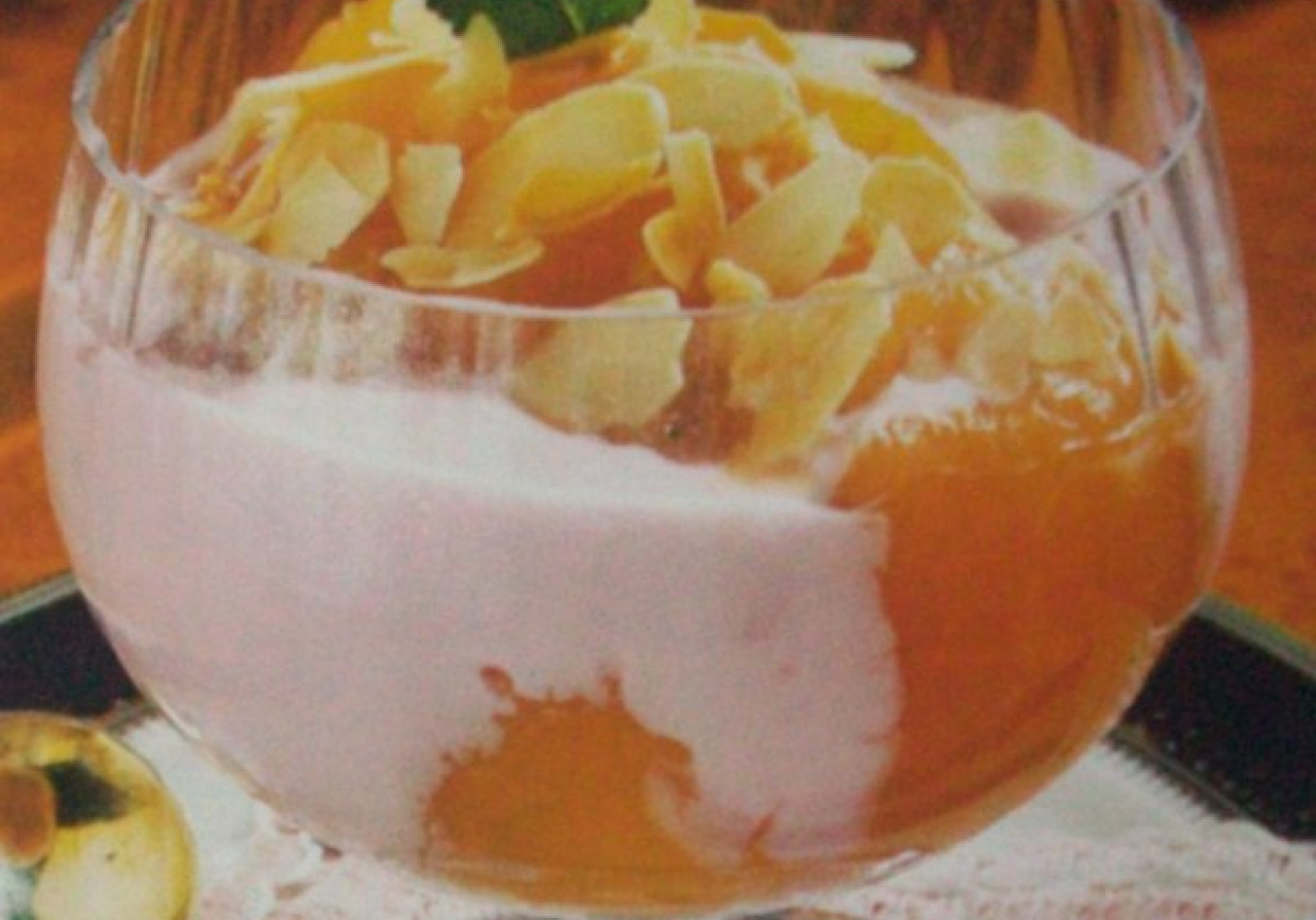 Wspaniały deser morelowy foto