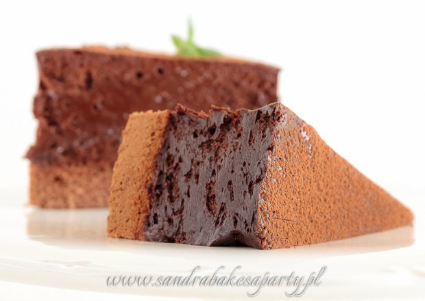 Fotografia przedstawiająca Wspaniały mus czekoladowy na biszkopcie genueńskim