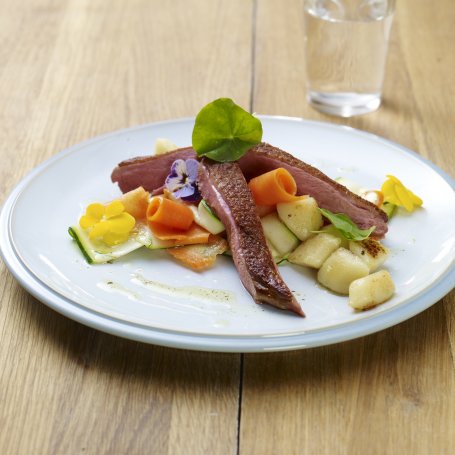 Krok 5 - Wstążki z marchewki i cukinii z grillowaną piersią kaczki foto