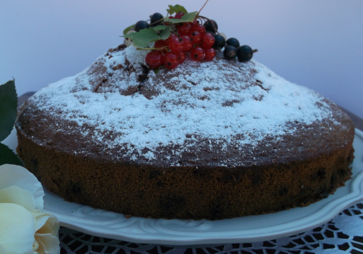 ,,Wulkan '' ciasto czekoladowo-owocowe. foto