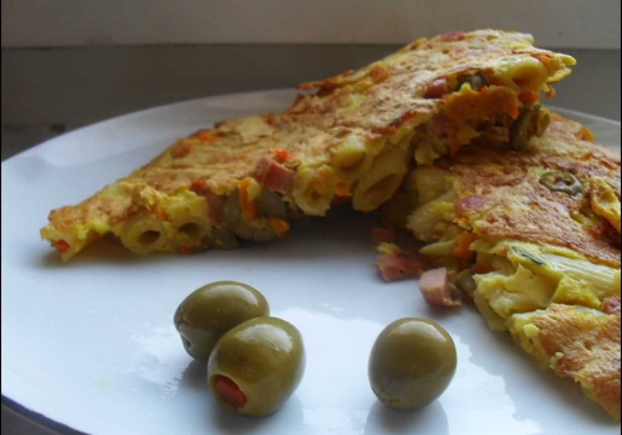 Wyjątkowy omlet makaronowy foto