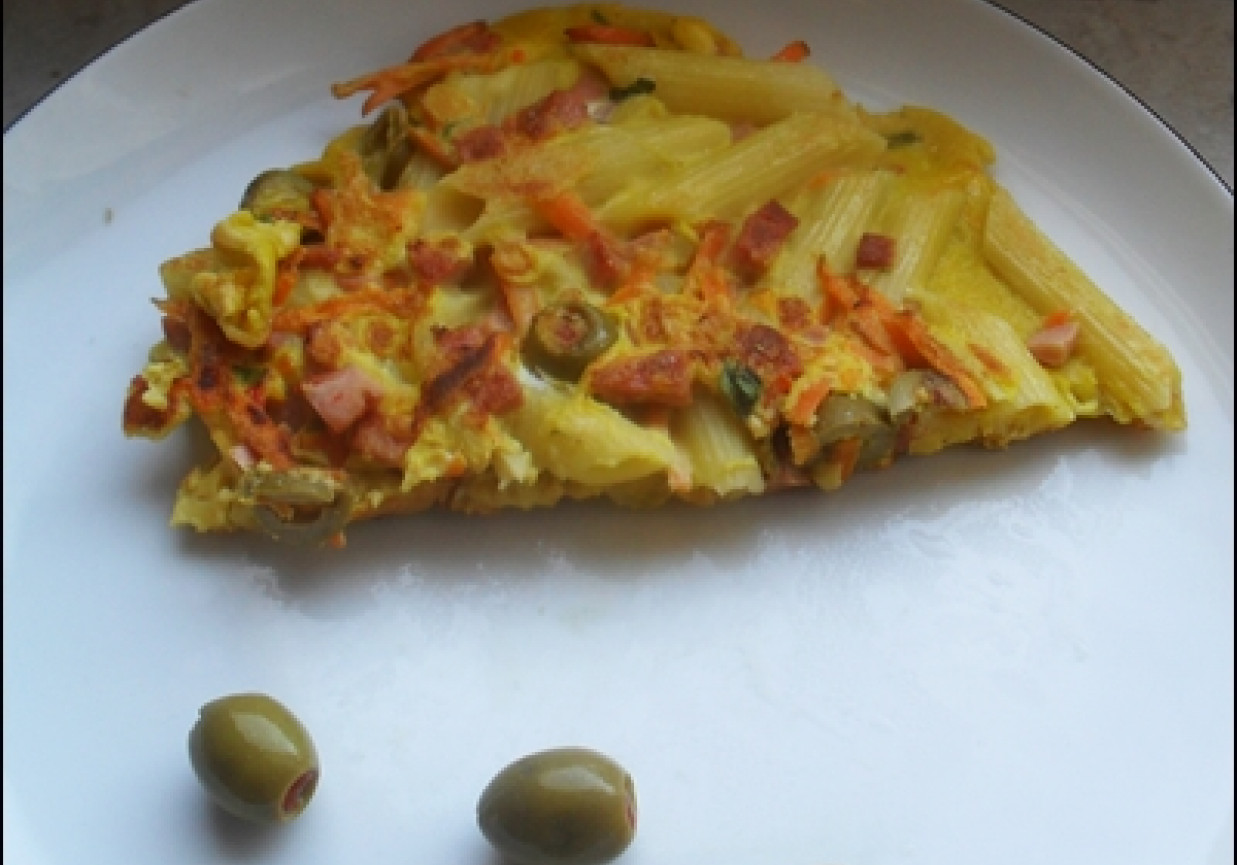 Wyjątkowy omlet makaronowy foto
