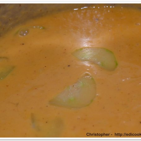 Krok 4 - Wykwintna zupa z selerów naciowych foto