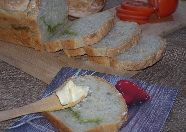 Fotografia przedstawiająca Wyrośnięty i pyszny, czyli chlebek z pesto z oregano :)
