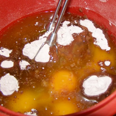 Krok 2 - wyśmienite jabłkowo pomarańczowe kakaowe ciasto ze śmietaną galaretkową... foto
