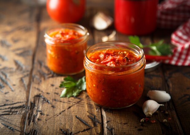 Fotografia przedstawiająca Wyśmienity domowy sos pomidorowy