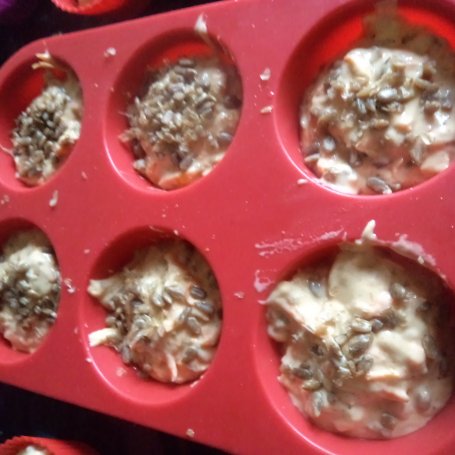 Krok 7 - Wytrawne muffinki marchewkowe ze słonecznikiem :) foto