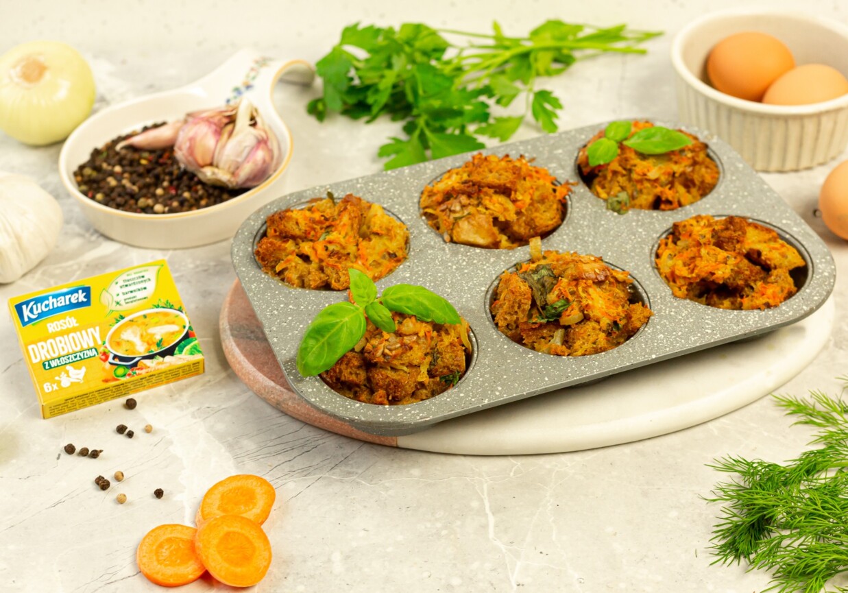 Wytrawne muffinki z dodatkiem pietruszki, szałwii i żurawiny foto