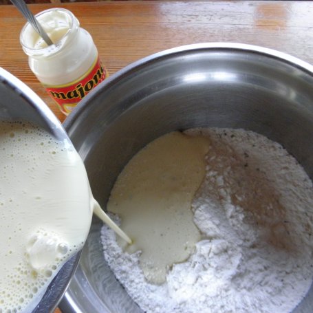 Krok 2 - Wytrawne muffinki z majonezem foto