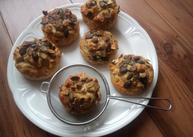 Fotografia przedstawiająca Wytrawne muffinki z tuńczykiem , kukurydza i pestkami dyni :)