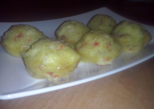 Fotografia przedstawiająca Wytrawne muffiny z mozzarellą
