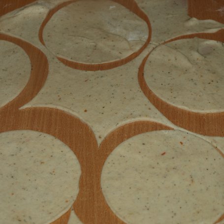 Krok 2 - Wytrawne pieczone pierogi foto