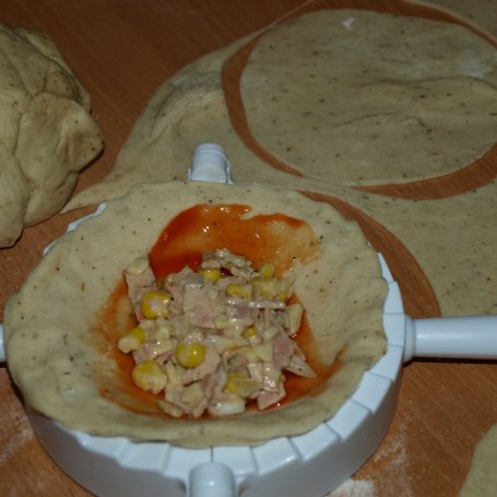 Krok 3 - Wytrawne pieczone pierogi foto