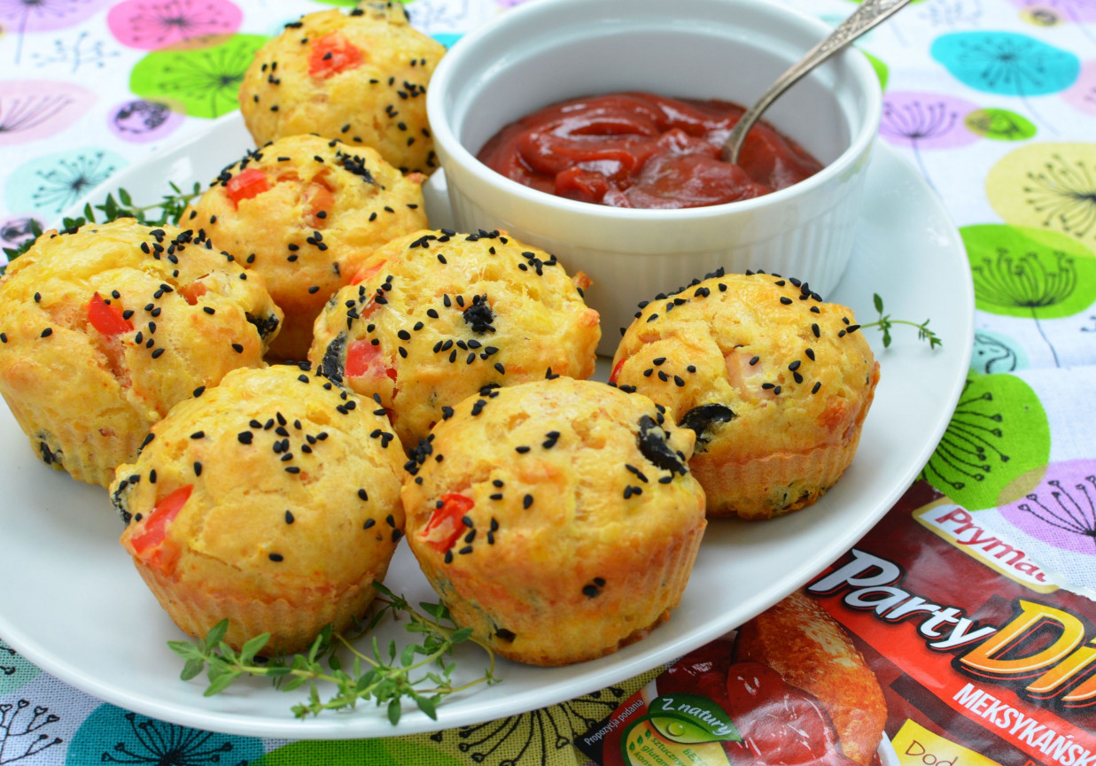 Wytrawne, pikantne muffinki z papryką i czarnuszką foto