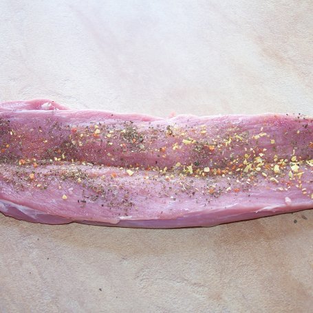 Krok 1 - Z bazylią i mozzarellą, czyli duszona polędwica foto