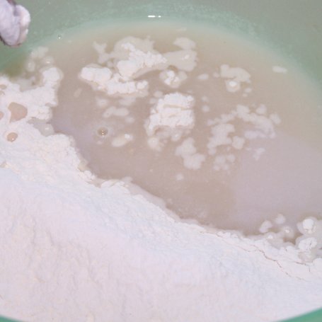 Krok 2 - Z jabłkiem i kiwi, czyli na kefirze drożdżowe rogaliki foto